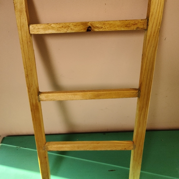 Rustic Tea Towel Ladder Display - Picture 4 of 4